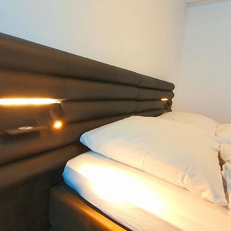 Helles Zimmer Mit Kingsize-Bett City Airport City Airport Mannheim Exterior foto