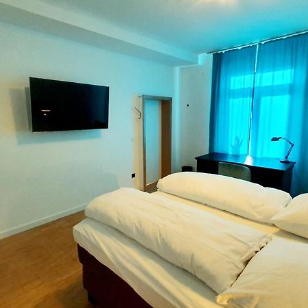 Helles Zimmer Mit Kingsize-Bett City Airport City Airport Mannheim Exterior foto