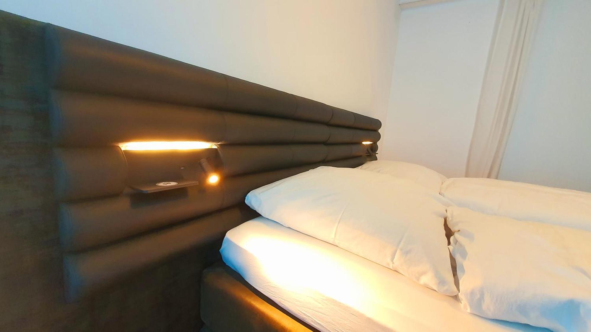 Helles Zimmer Mit Kingsize-Bett City Airport City Airport Mannheim Exterior foto